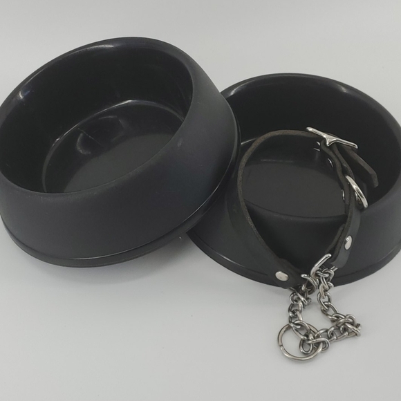 2 dog bowls and a leather choker collar - Picture 2 of 8